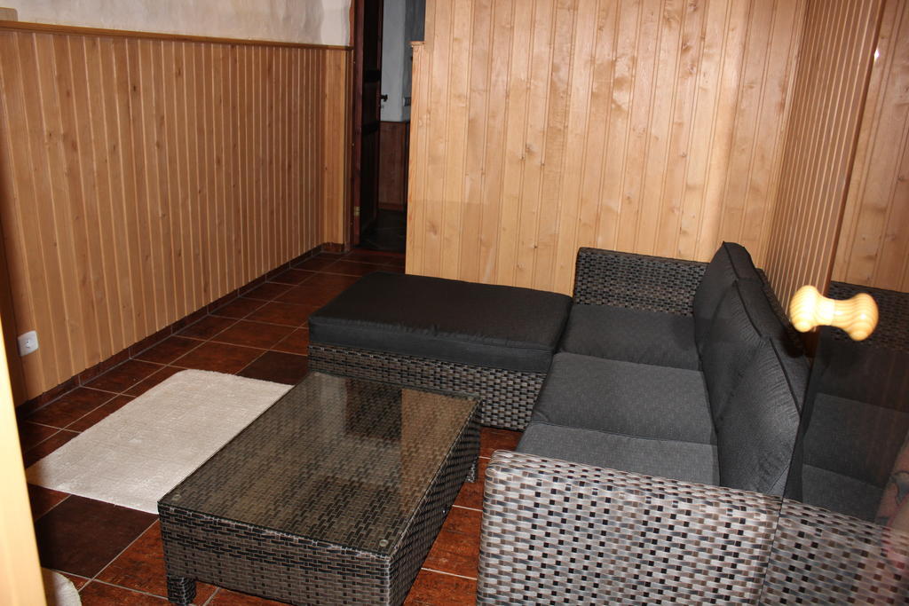 Krapi Guesthouse Treimani Bilik gambar