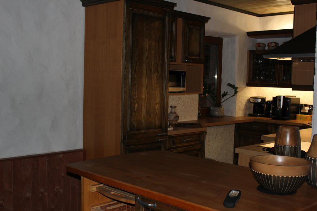 Krapi Guesthouse Treimani Bilik gambar