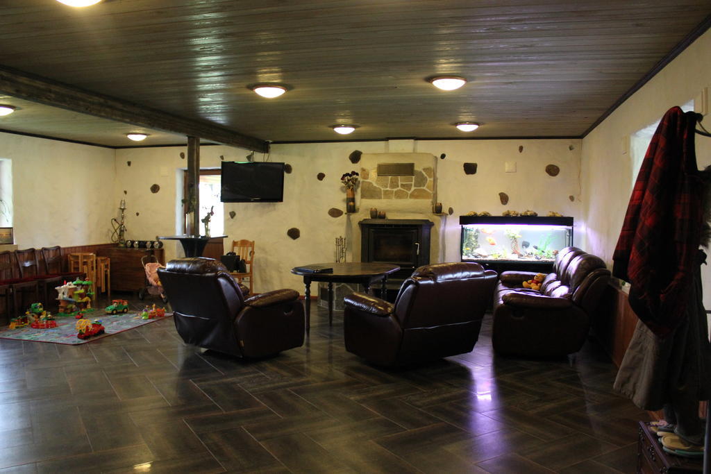Krapi Guesthouse Treimani Bilik gambar
