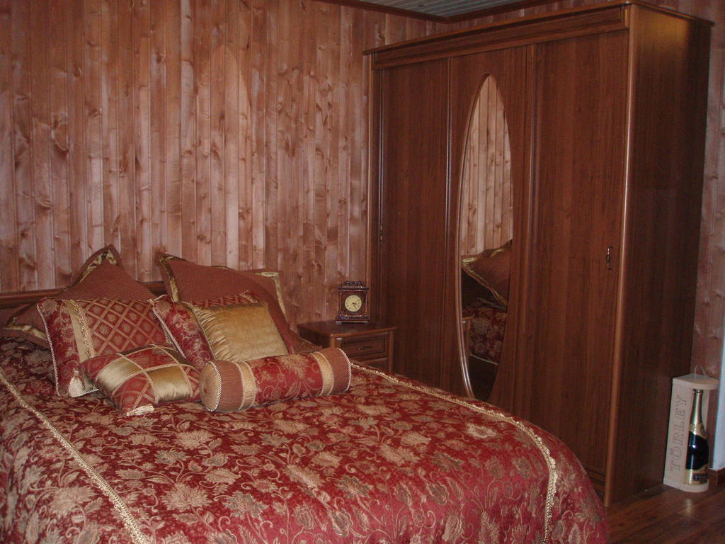 Krapi Guesthouse Treimani Bilik gambar